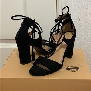 APT.9 Lace-up black heel
